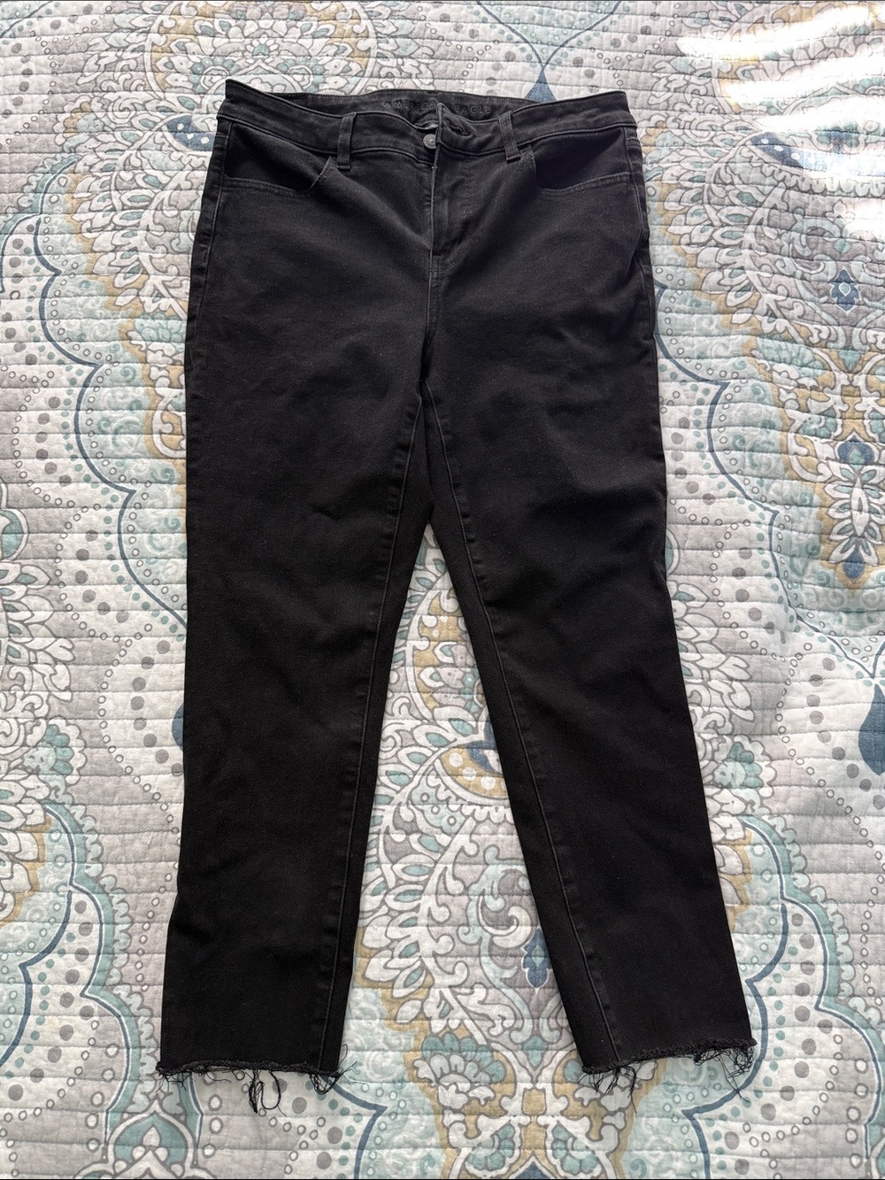 American Eagle Outfitters Black Cropped High-Rise Jeans